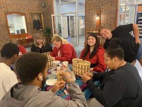 Native American 学生 Association sharing crafts with students