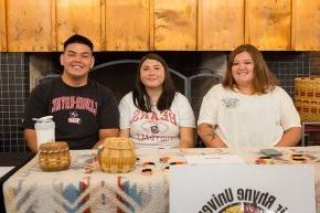 Native American 学生 Association members